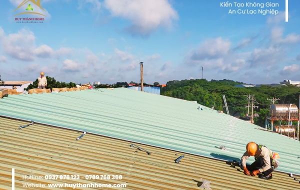 Thi công mái nhà xưởng - Công Ty TNHH Thương Mại- Thiết Kế- Nội Thất- Xây Dựng Huy Thành